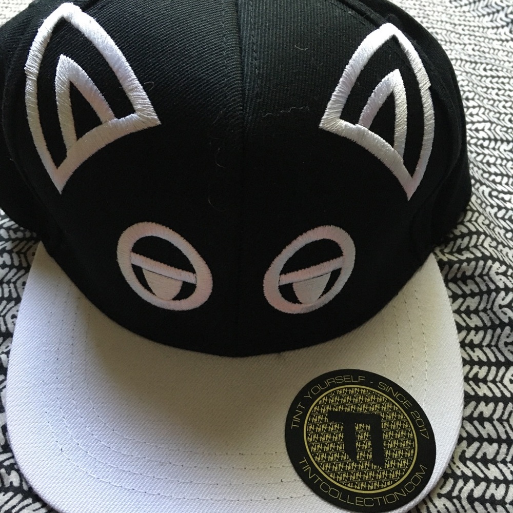 TINT HAT